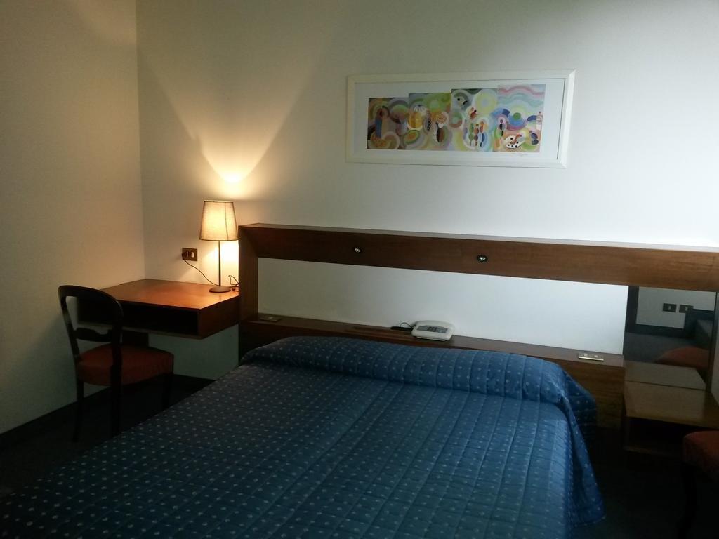 Cravero Rooms Caltignaga Bilik gambar
